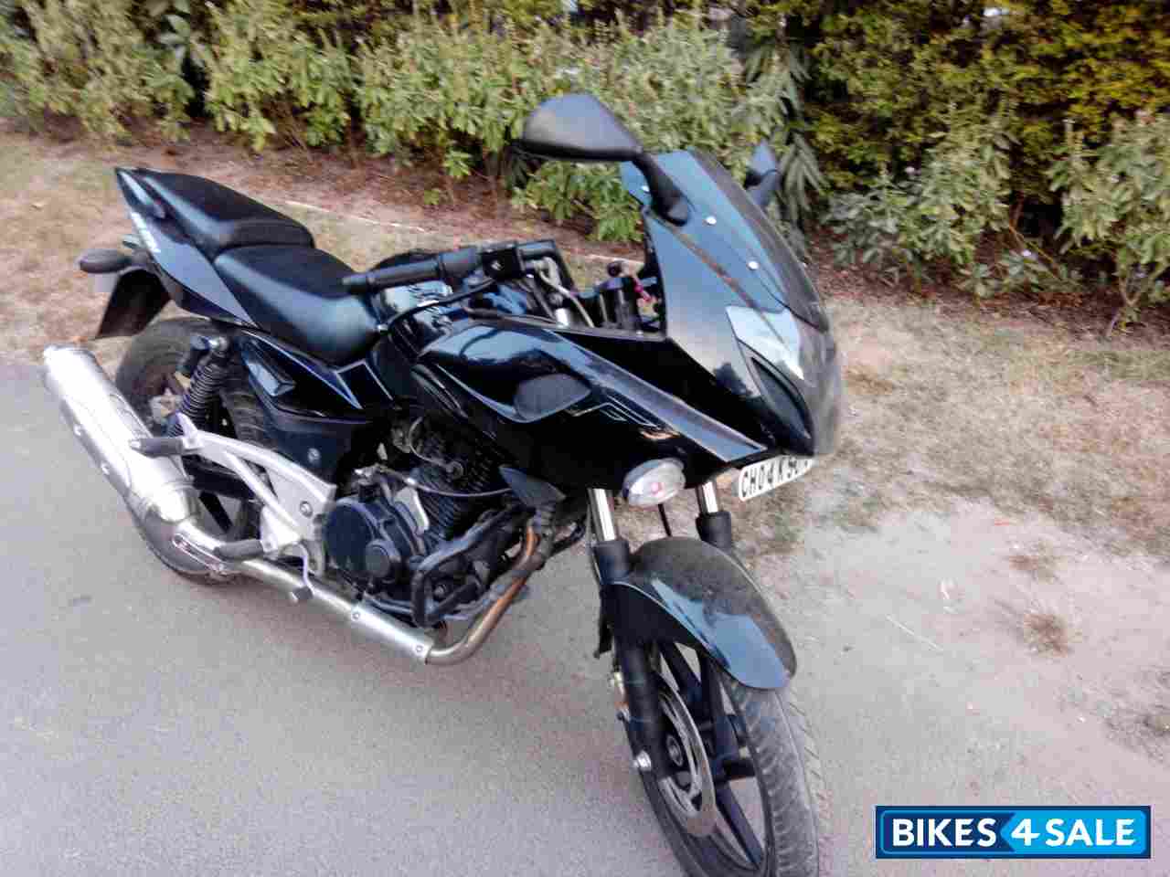Black Bajaj Pulsar 220 DTSi Black Bajaj Pulsar 220 DTSi
