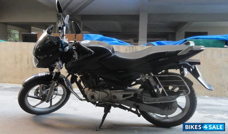 bajaj pulsar 150 ebony black