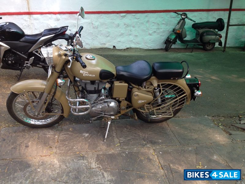 royal enfield classic 350 khaki colour on road price