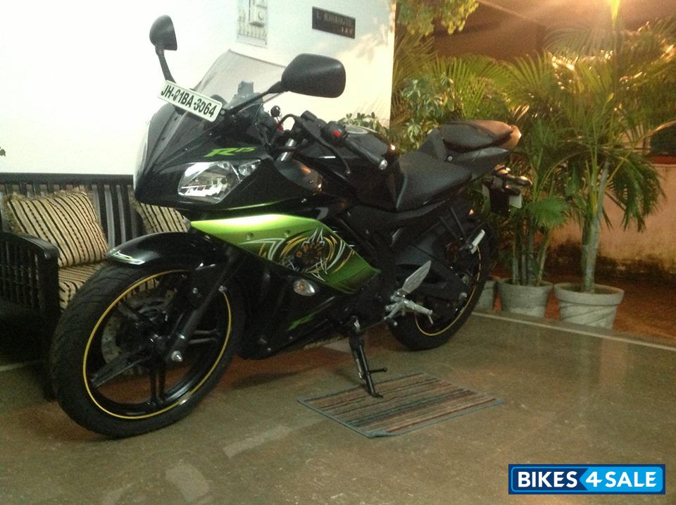 r15 v2 black green