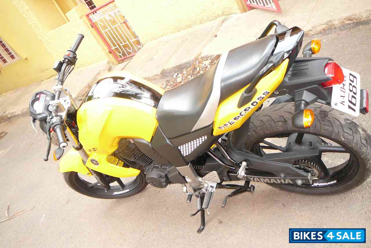 Customised Yellow Yamaha FZ16 Customised Yellow Yamaha FZ16