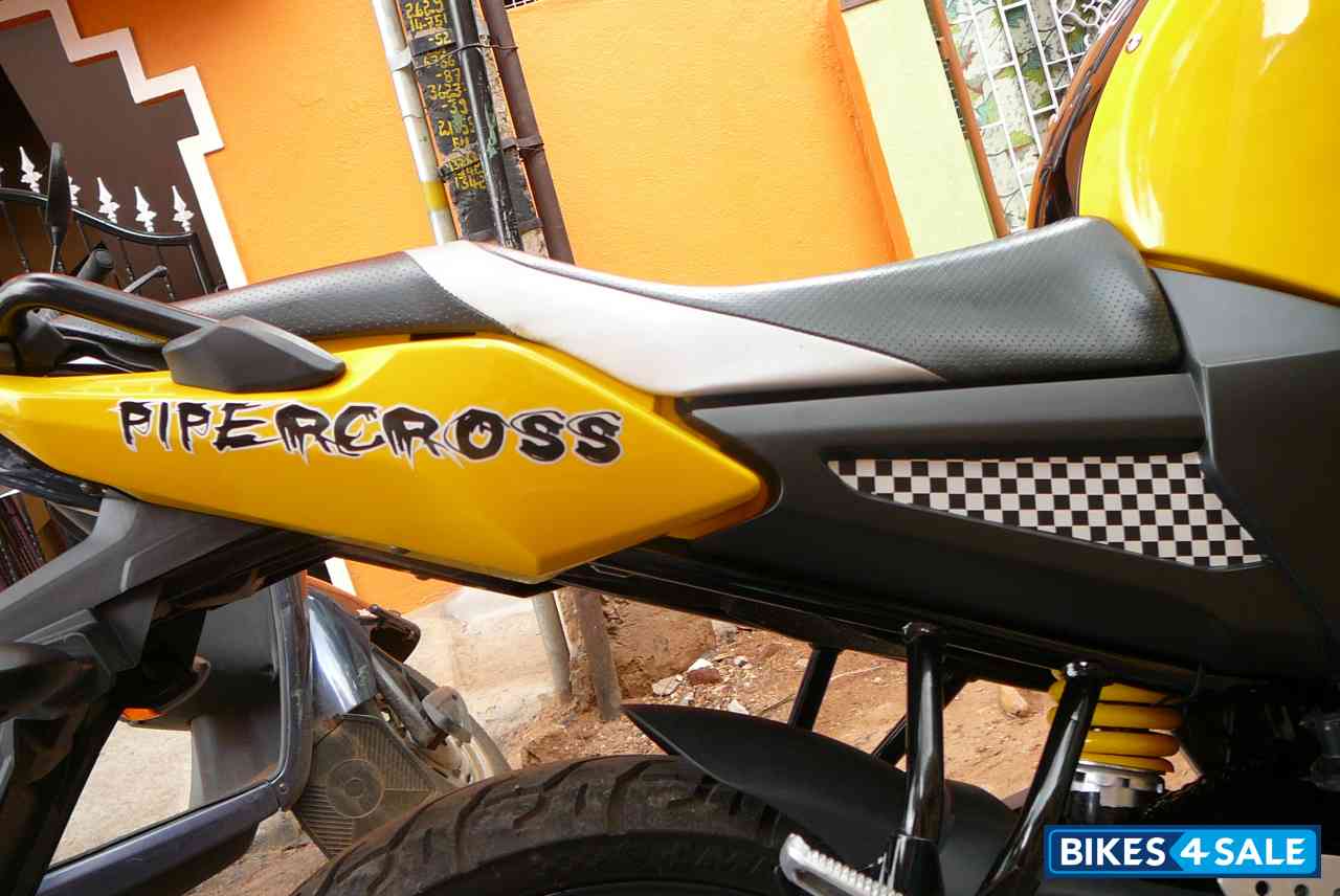 Customised Yellow Yamaha FZ16 Customised Yellow Yamaha FZ16