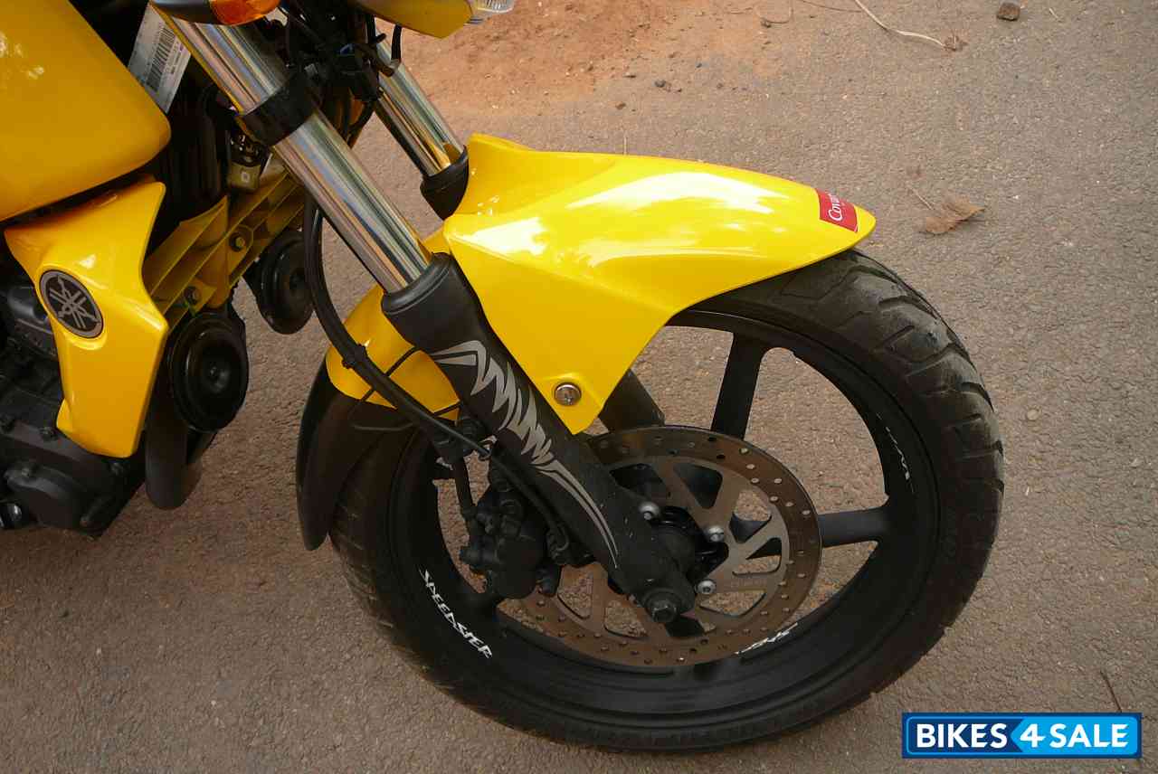 Customised Yellow Yamaha FZ16 Customised Yellow Yamaha FZ16