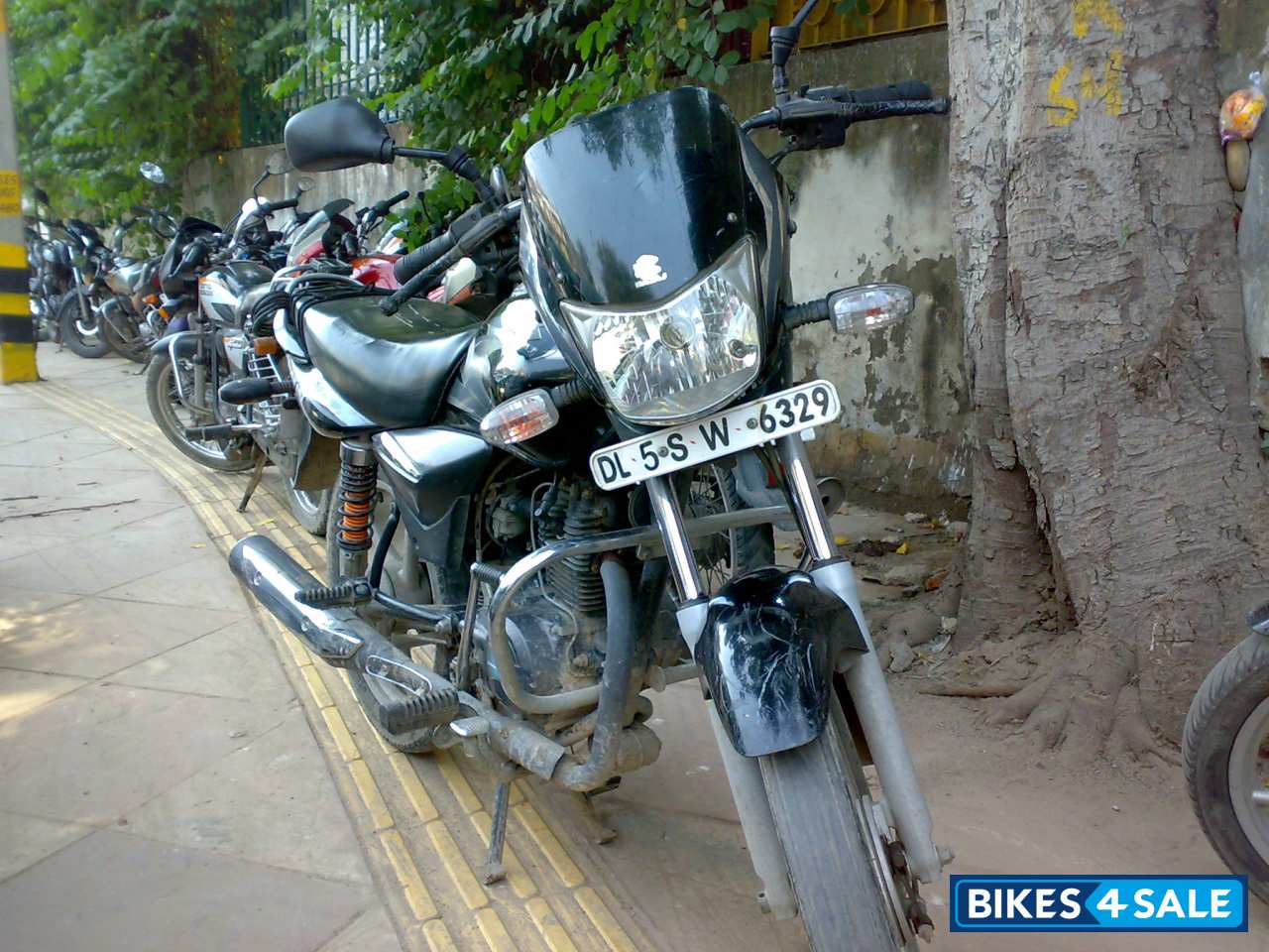 Black Bajaj Platina 100 Picture 1. Album ID is 37012. Bike located in