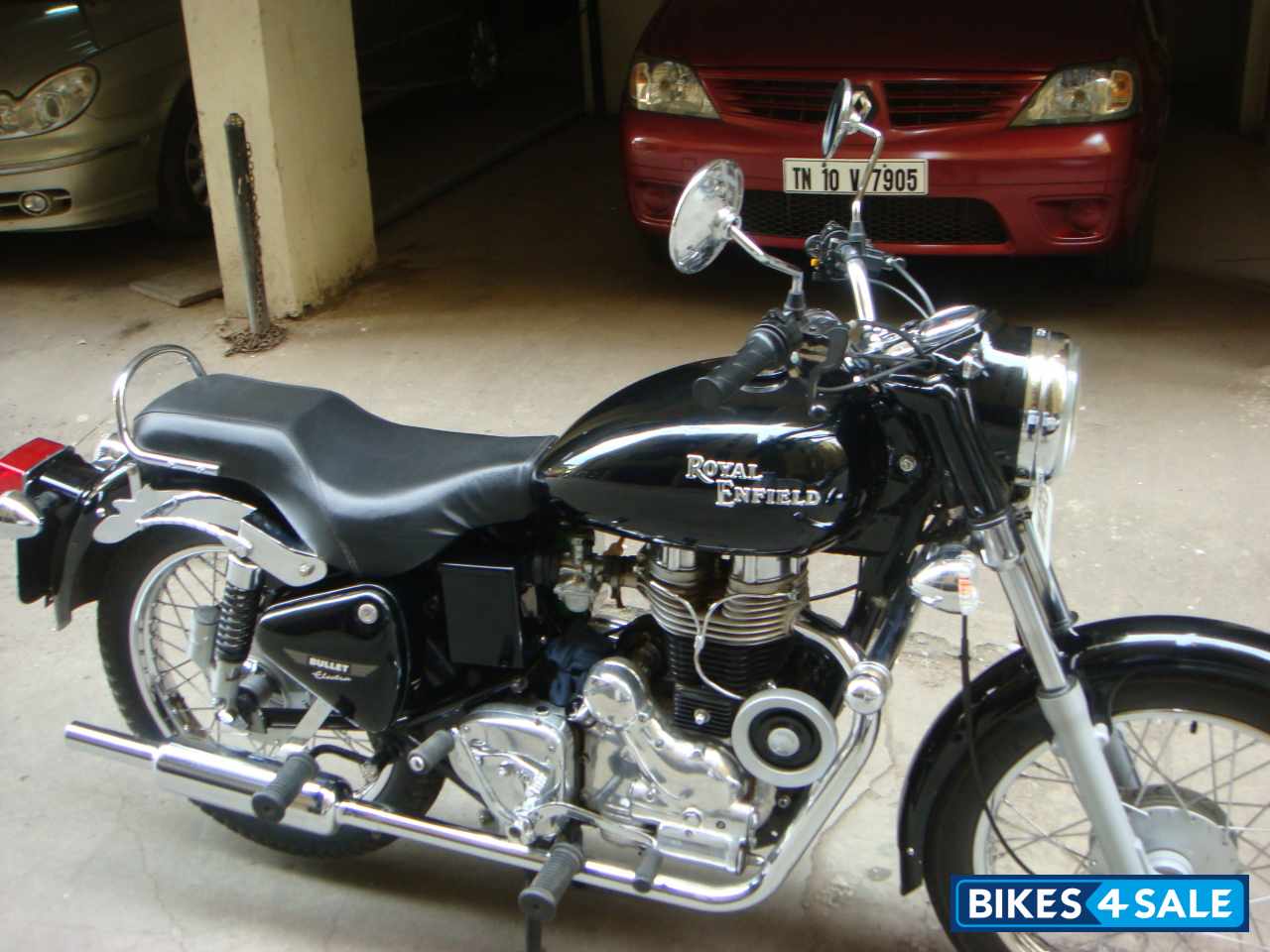 Second hand Royal Enfield Bullet Standard 350 in Chennai. Newly painted