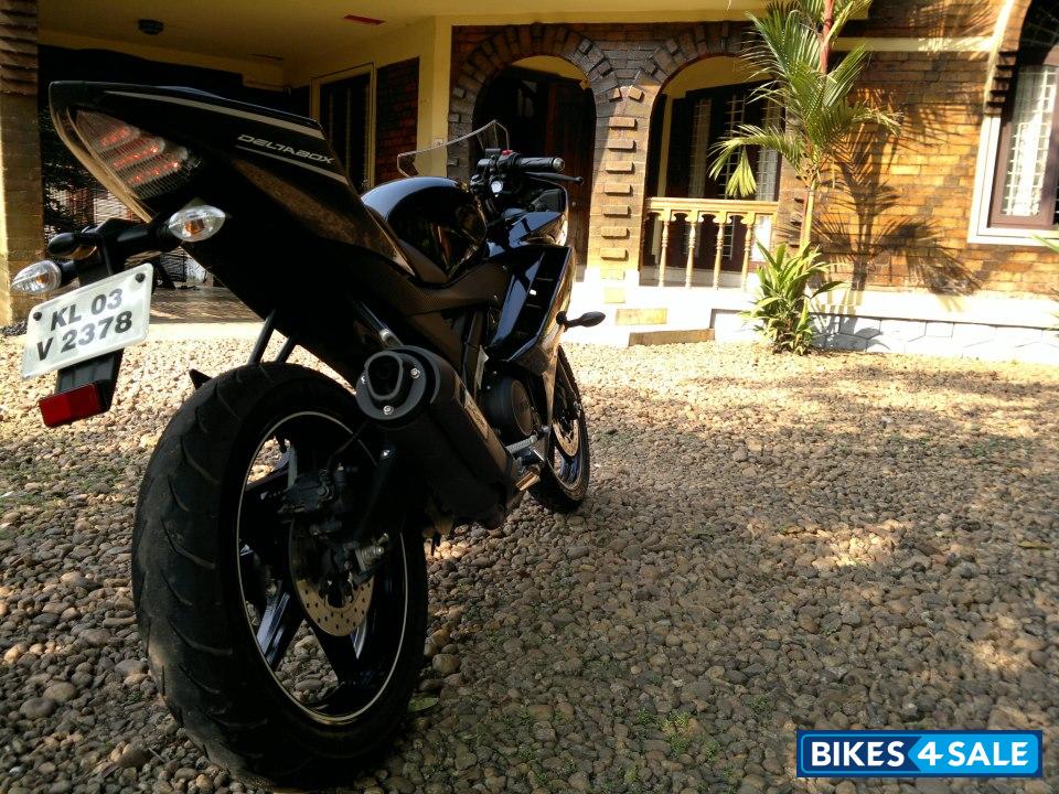 Black Yamaha YZF R15 V2 Black Yamaha YZF R15 V2