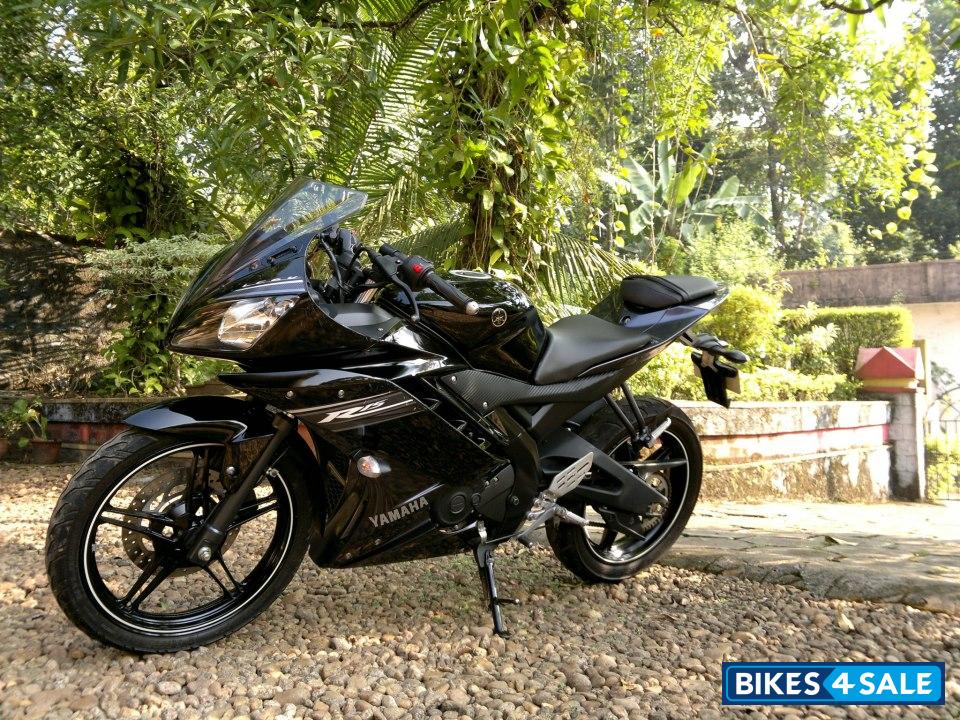 Black Yamaha YZF R15 V2 Black Yamaha YZF R15 V2