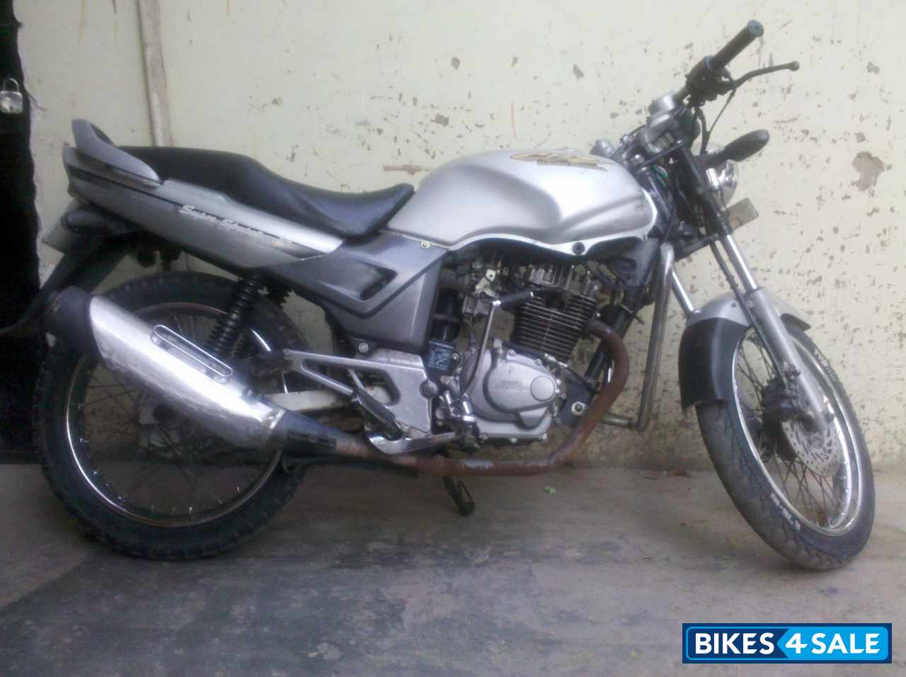 Silver Hero CBZ Picture 1. Album ID is 99604. Bike located in