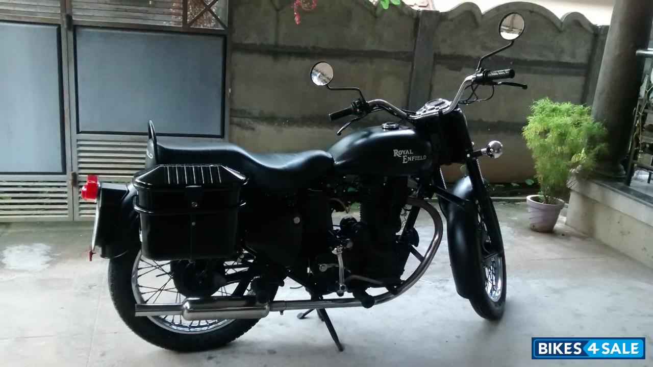 Matte Black Royal Enfield Bullet Standard 350