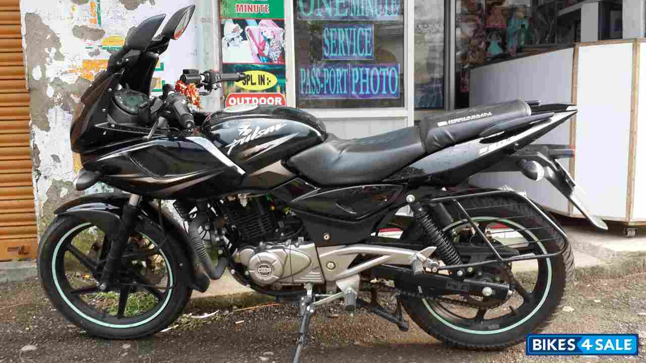 Pulsar 220 deals price 2014 model