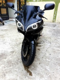 Matte Black Yamaha YZF R15 V2