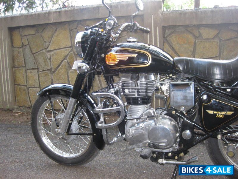 Black Royal Enfield Bullet Standard 350