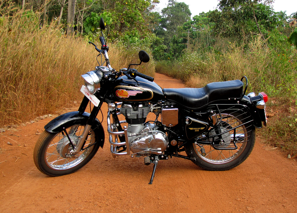 Black Royal Enfield Bullet Standard 350