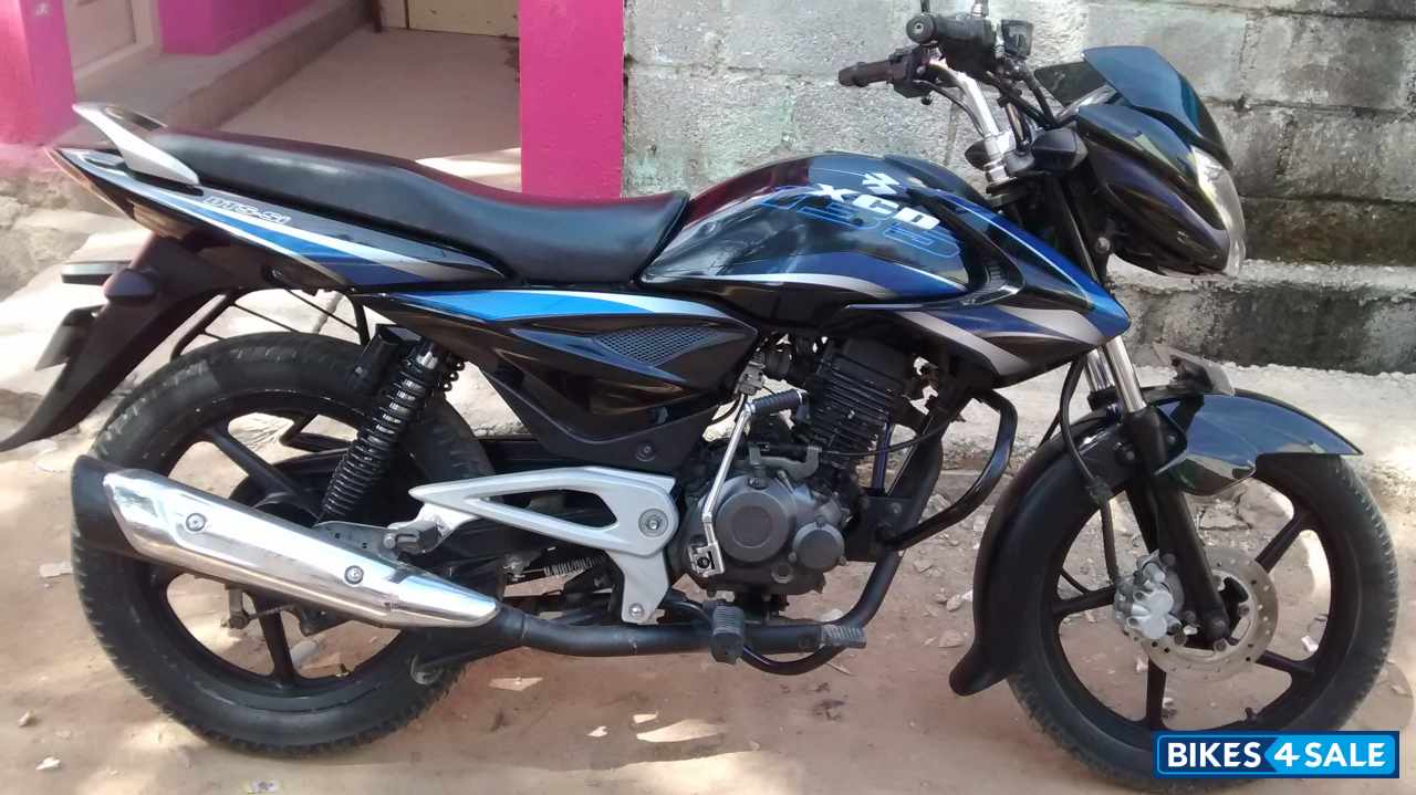 Black Bajaj XCD 135 DTS-Si