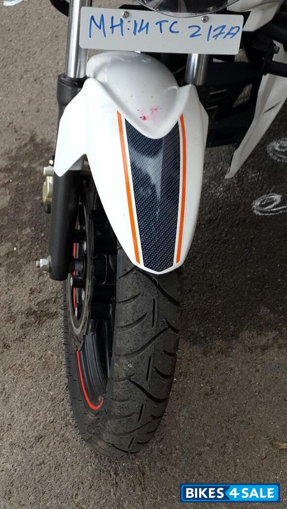 White TVS Apache RTR 160