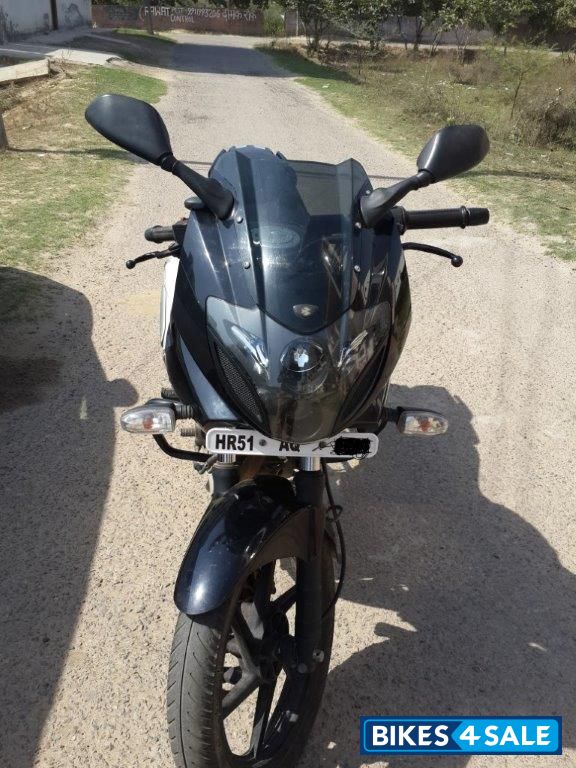 Black Bajaj Pulsar 220 DTSFi