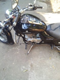 Black Bajaj Avenger 220 DTS-i