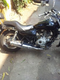 Black Bajaj Avenger 220 DTS-i