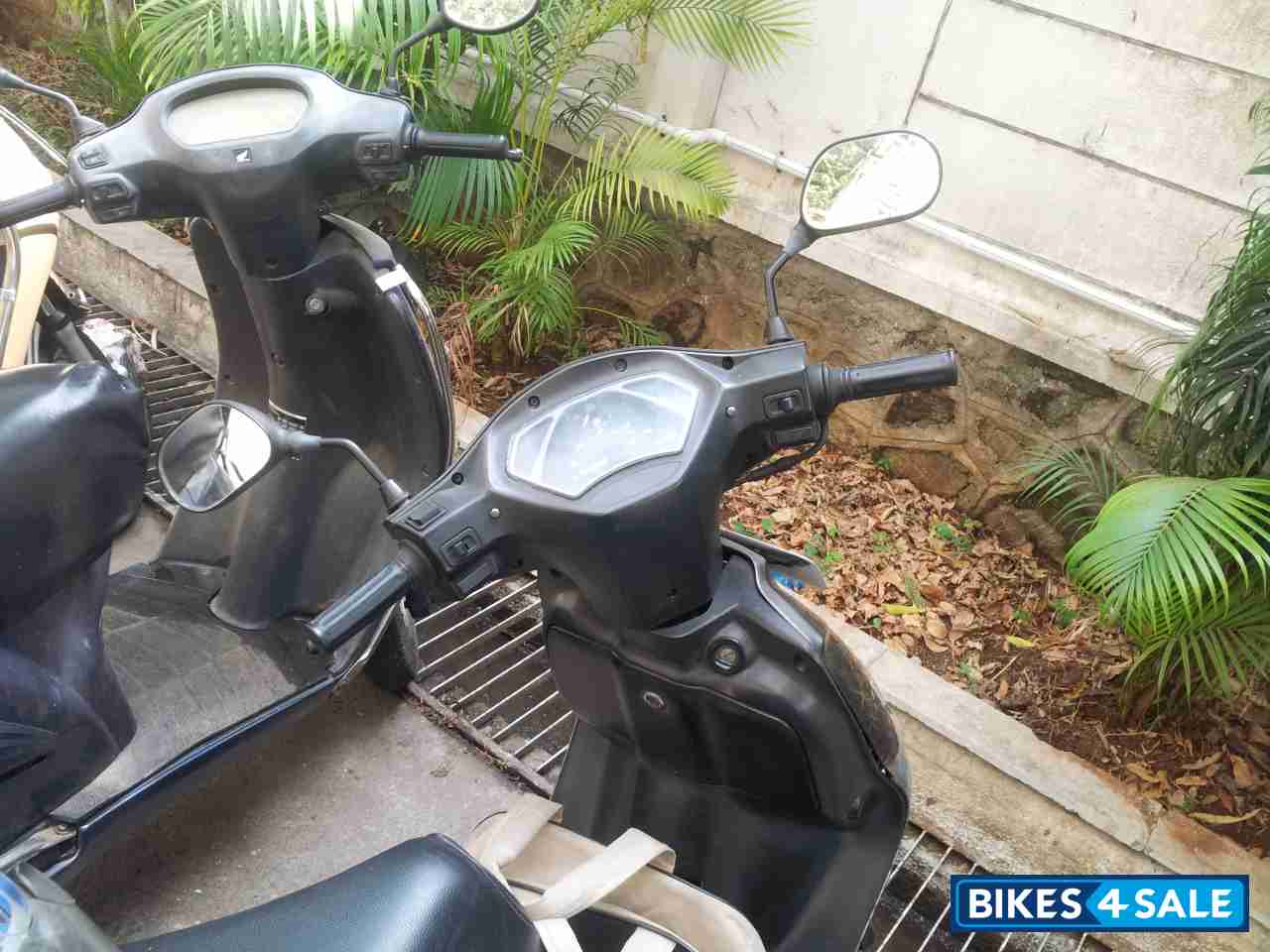 Grey Bajaj Wave Grey Bajaj Wave