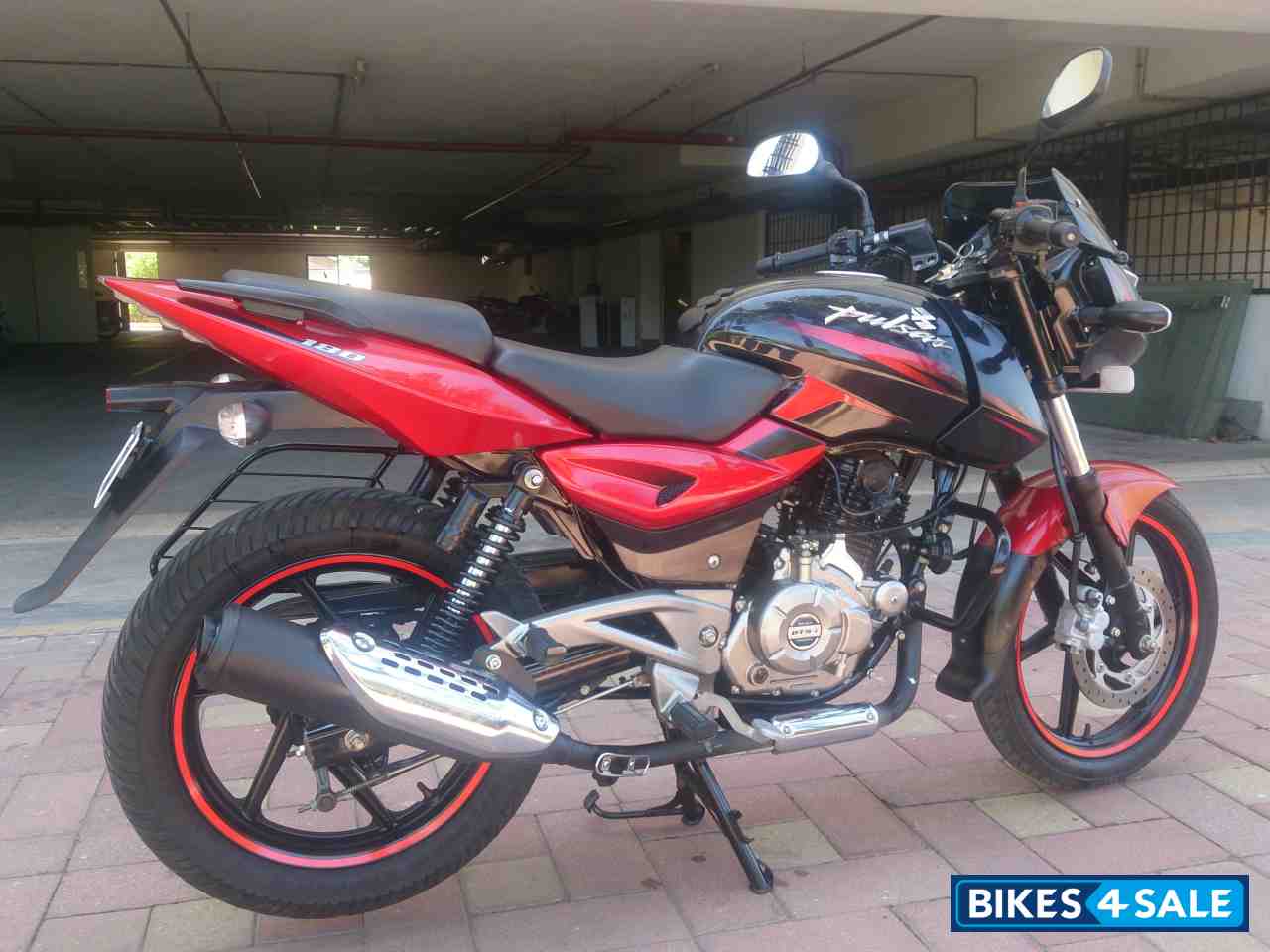 Red Bajaj Pulsar 180 DTSi