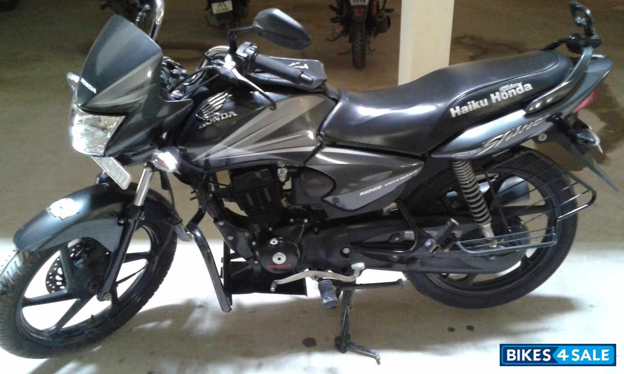 Grey M Honda CB Shine