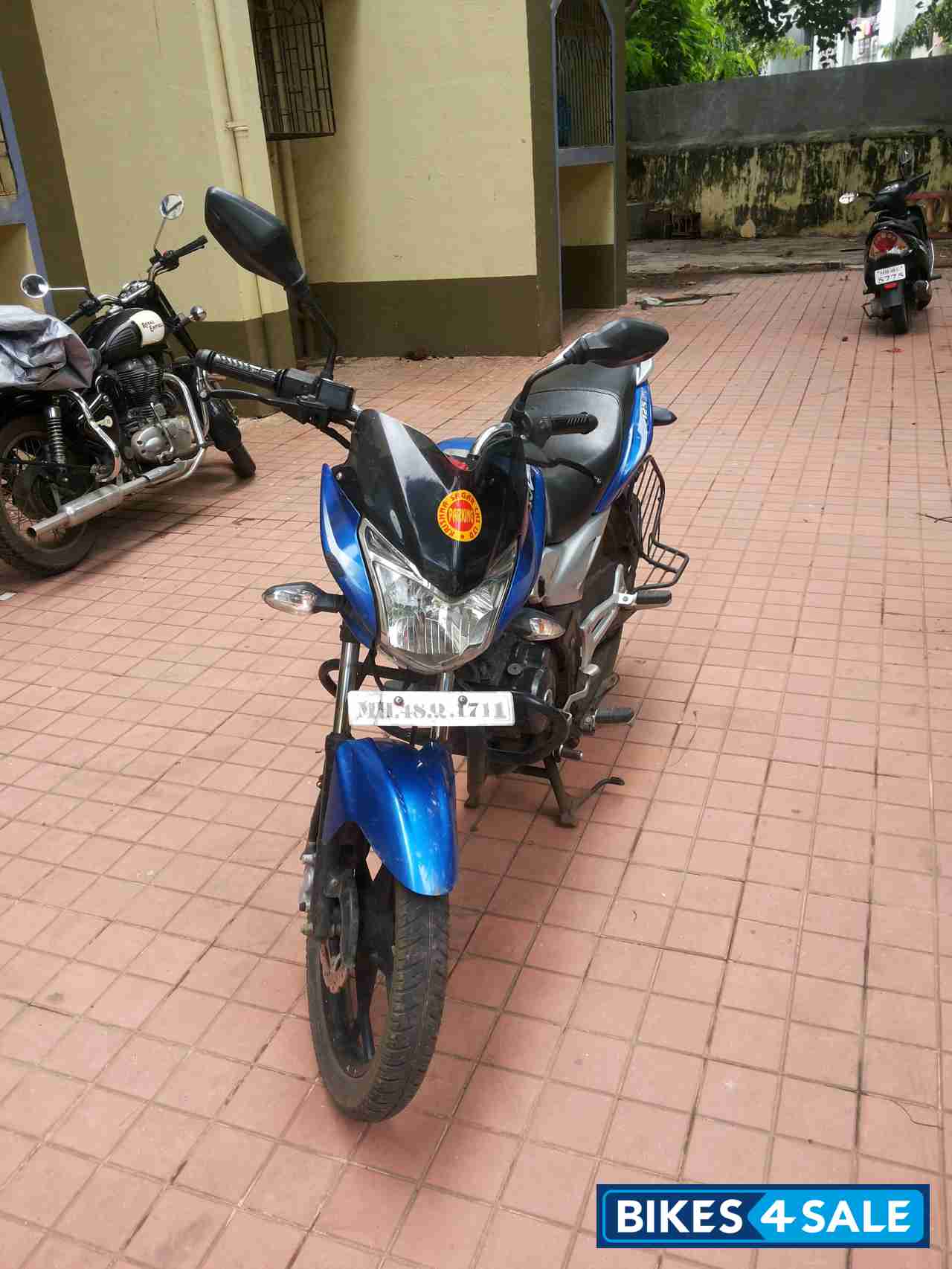 Blue Bajaj Discover 125 ST