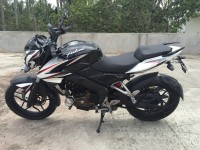 Metallic White Bajaj Pulsar 200 NS