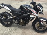 Metallic White Bajaj Pulsar 200 NS