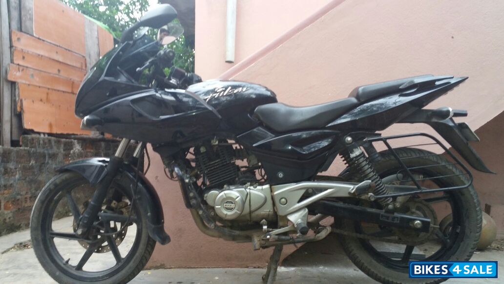 Black Bajaj Pulsar 220 DTSi