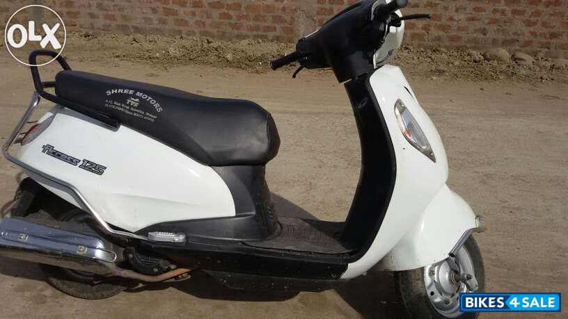 White Suzuki Access 125