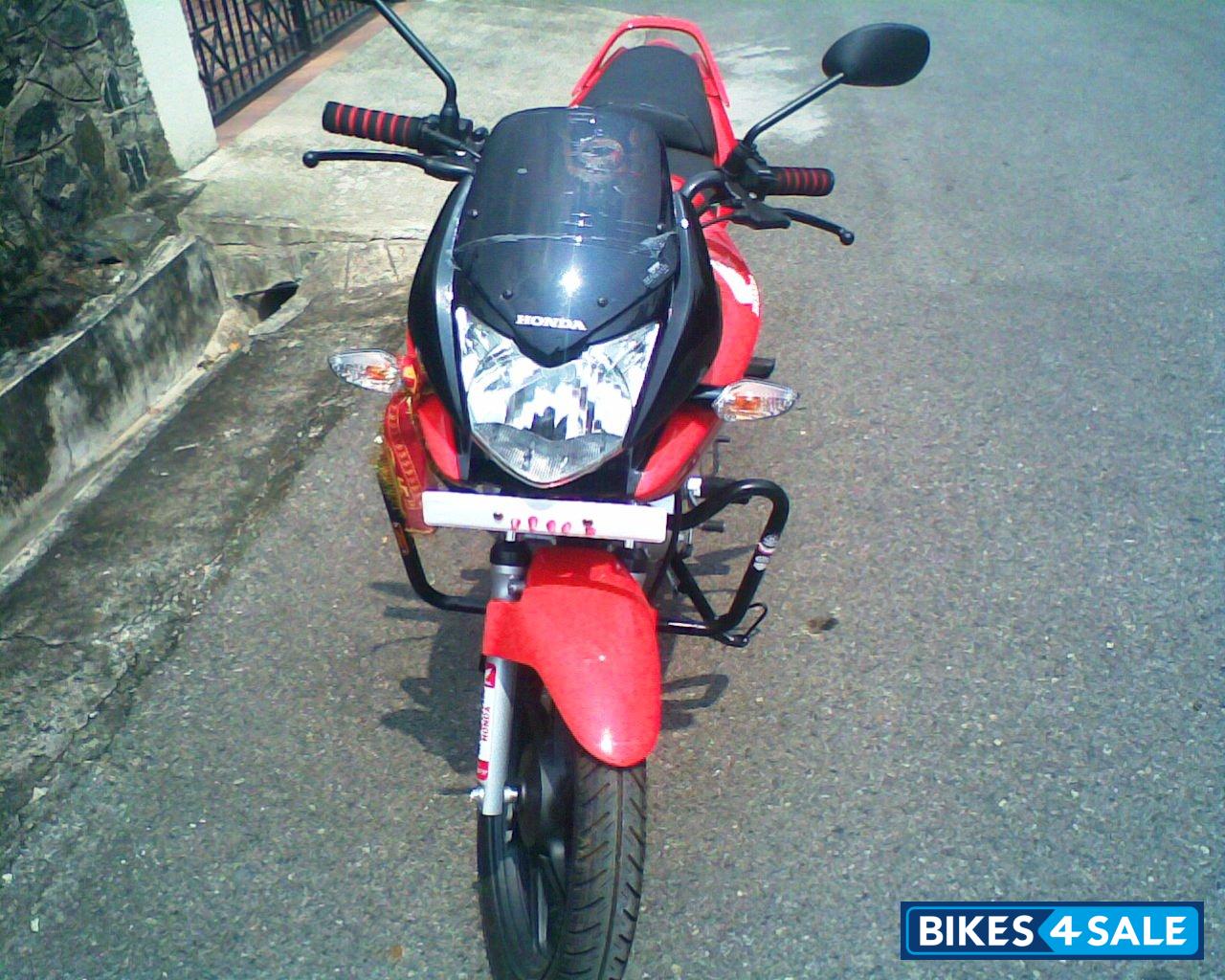 Red Honda CBF Stunner