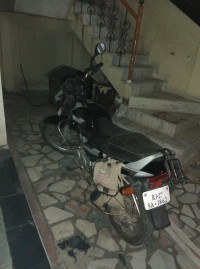 Black Bajaj CT 100