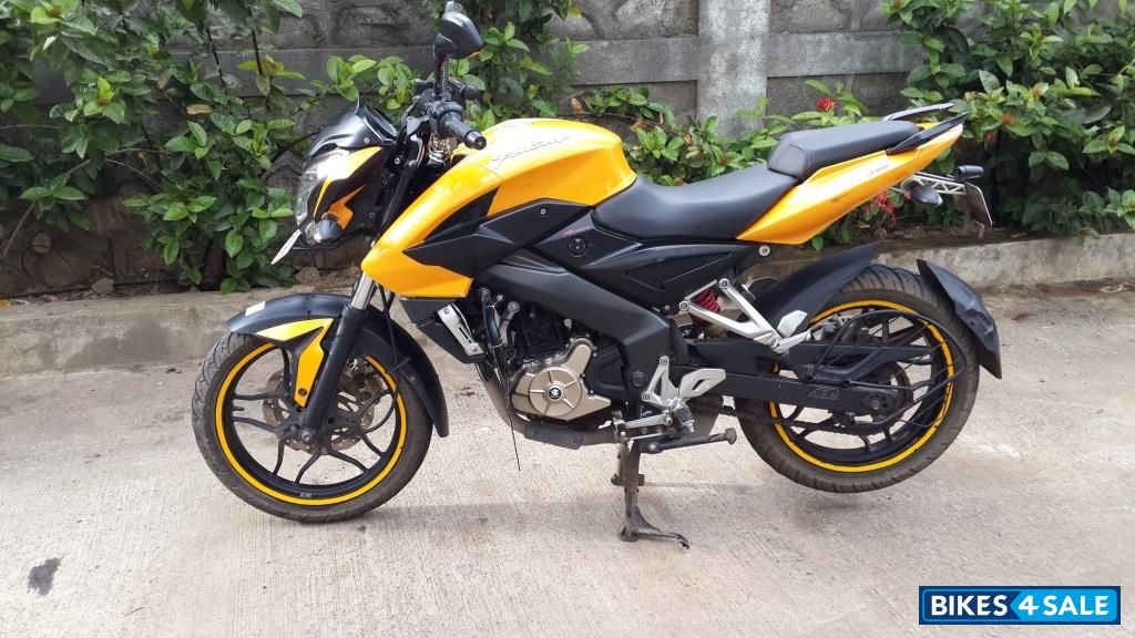 Yellow Bajaj Pulsar 200 NS for sale in Pune. Bajaj Pulsor 200NS Sports ...