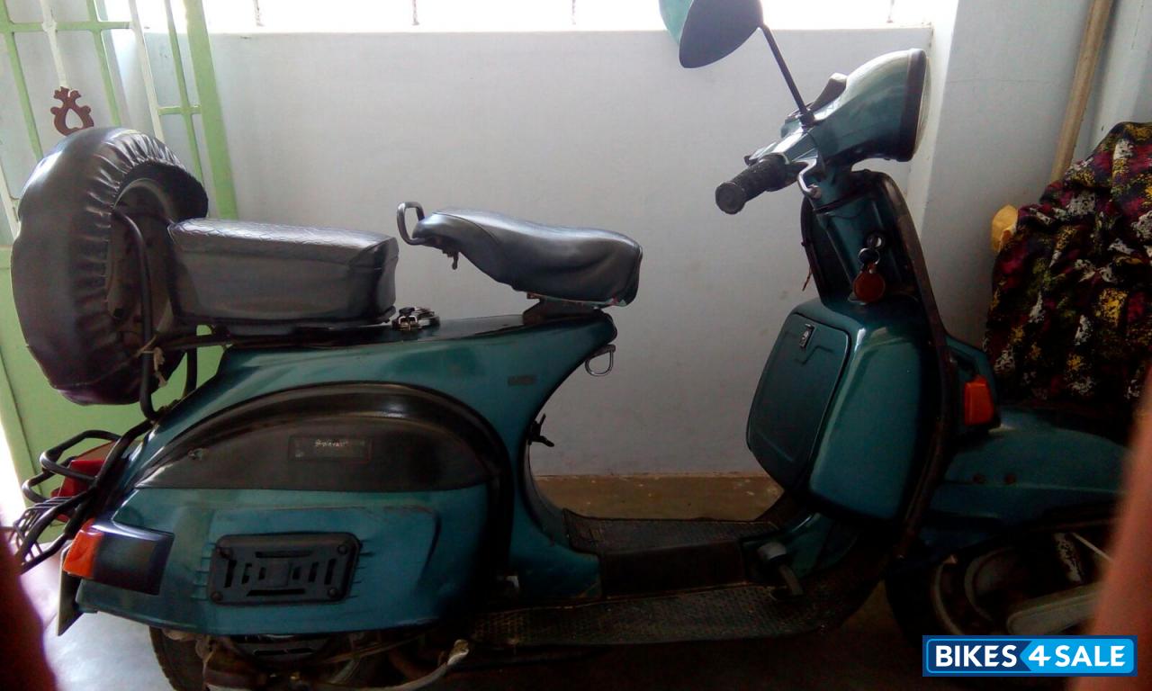 Green Bajaj Classic Green Bajaj Classic