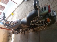 Silver Grey Bajaj Avenger 220 DTS-i