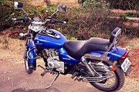 Blue Bajaj Avenger 220 DTS-i