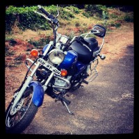 Blue Bajaj Avenger 220 DTS-i