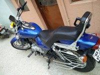 Blue Bajaj Avenger 220 DTS-i