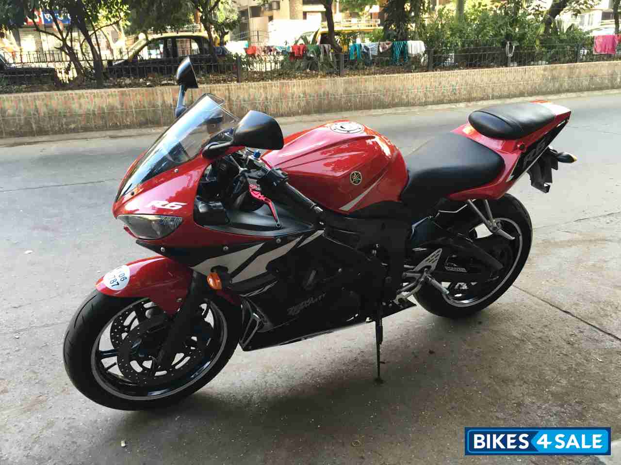 Used 2005 model Yamaha YZF R6 for sale in Mumbai. ID 124080. Red