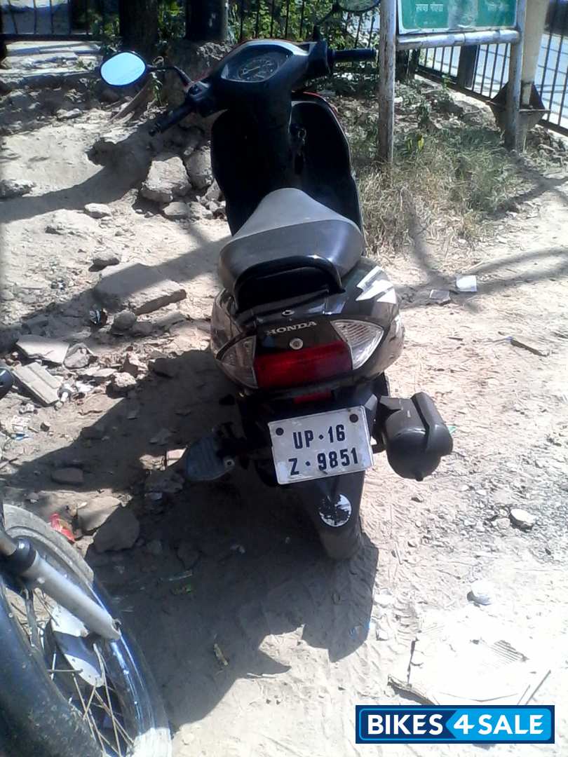 Red And Black Honda Dio