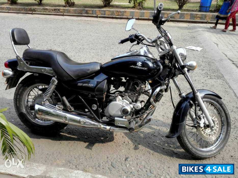 Black Bajaj Avenger 220 DTS-i