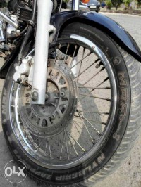 Black Bajaj Avenger 220 DTS-i