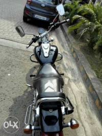 Black Bajaj Avenger 220 DTS-i