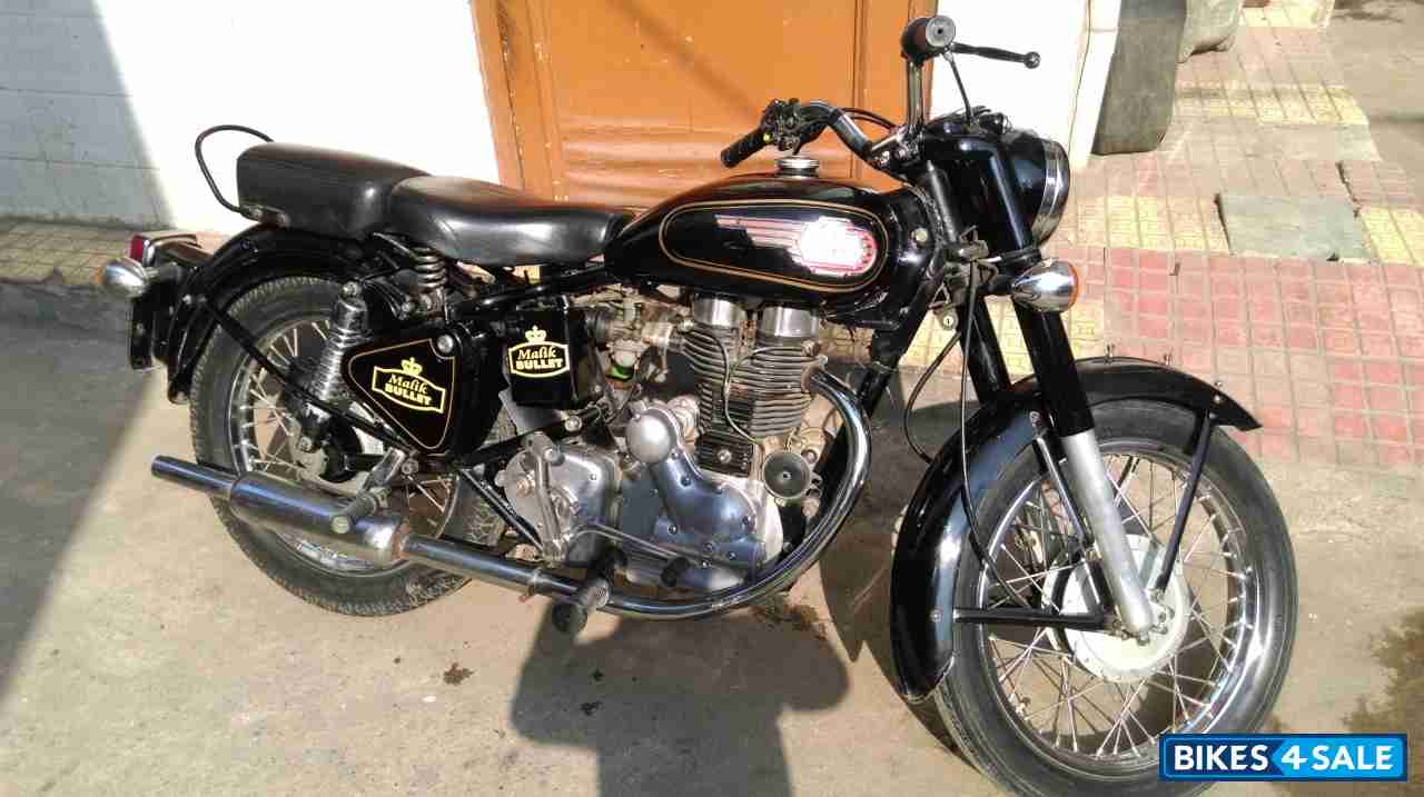 Black Royal Enfield Vintage Bullet