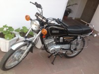 Black Yamaha RX 135