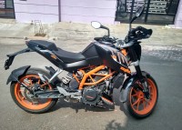 Black KTM Duke 390