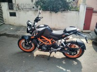 Black KTM Duke 390