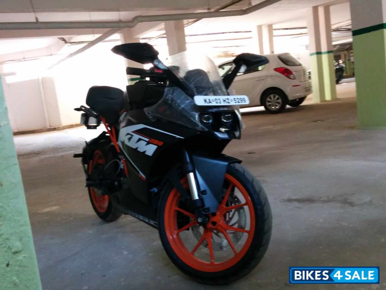 Black KTM RC 200