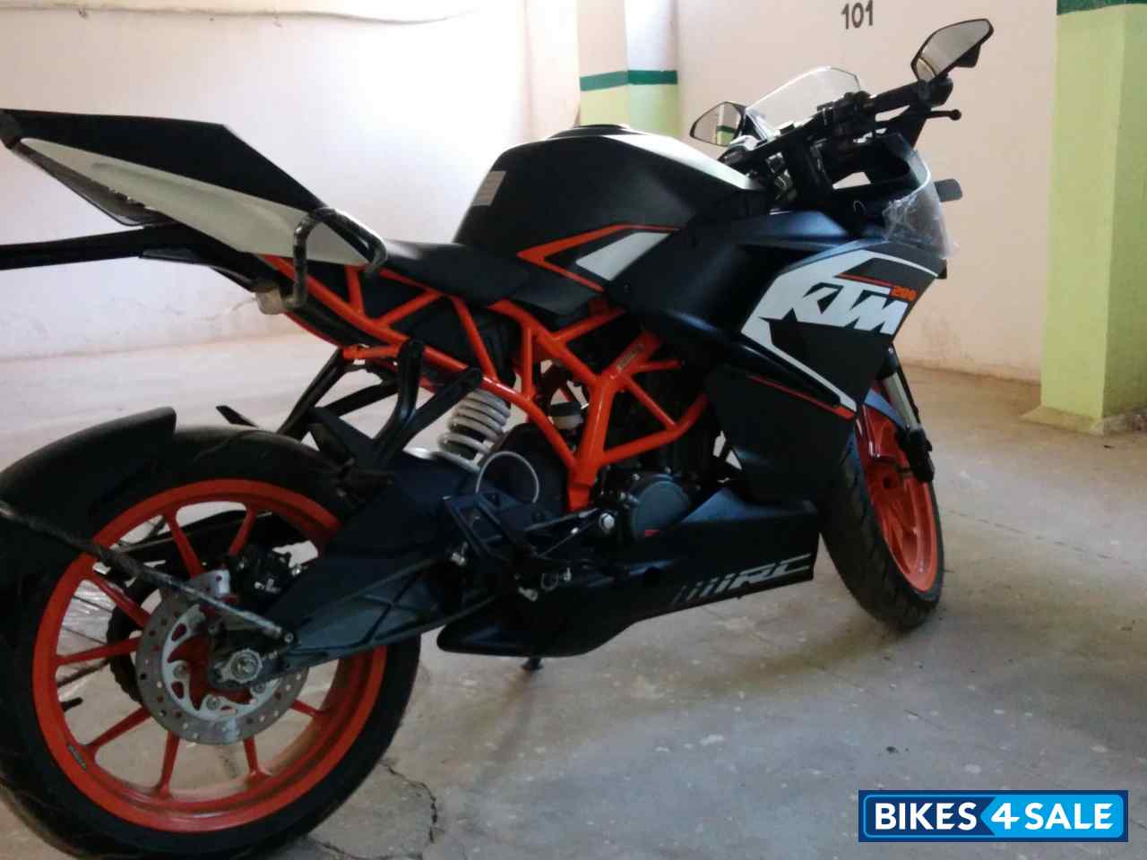 Black KTM RC 200 Black KTM RC 200