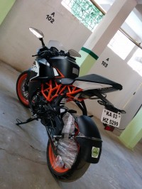 Black KTM RC 200